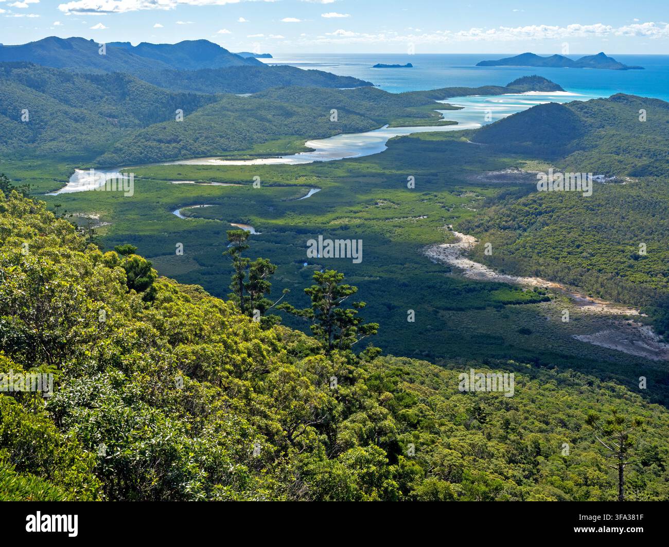 Vue sur Hill Inlet depuis le belvédère de Bilbili dhili (Œil de poitrine) sur le Ngaro Track Banque D'Images