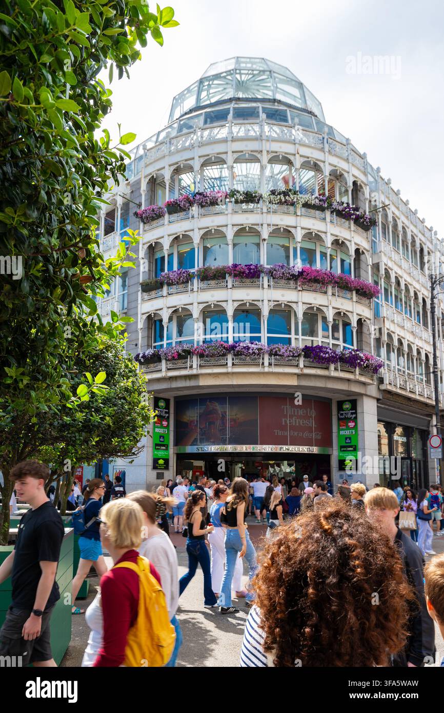 Le centre commercial Stephen's Green est un centre commercial intérieur à Dublin situé au sommet de Grafton Street et en face du célèbre parc qu'il Banque D'Images