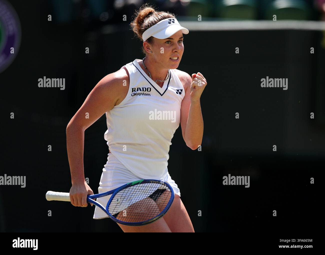 Joueuse de tennis tchèque Linda Noskova célébrant à Wimbledon, Londres, Royaume-Uni. Banque D'Images