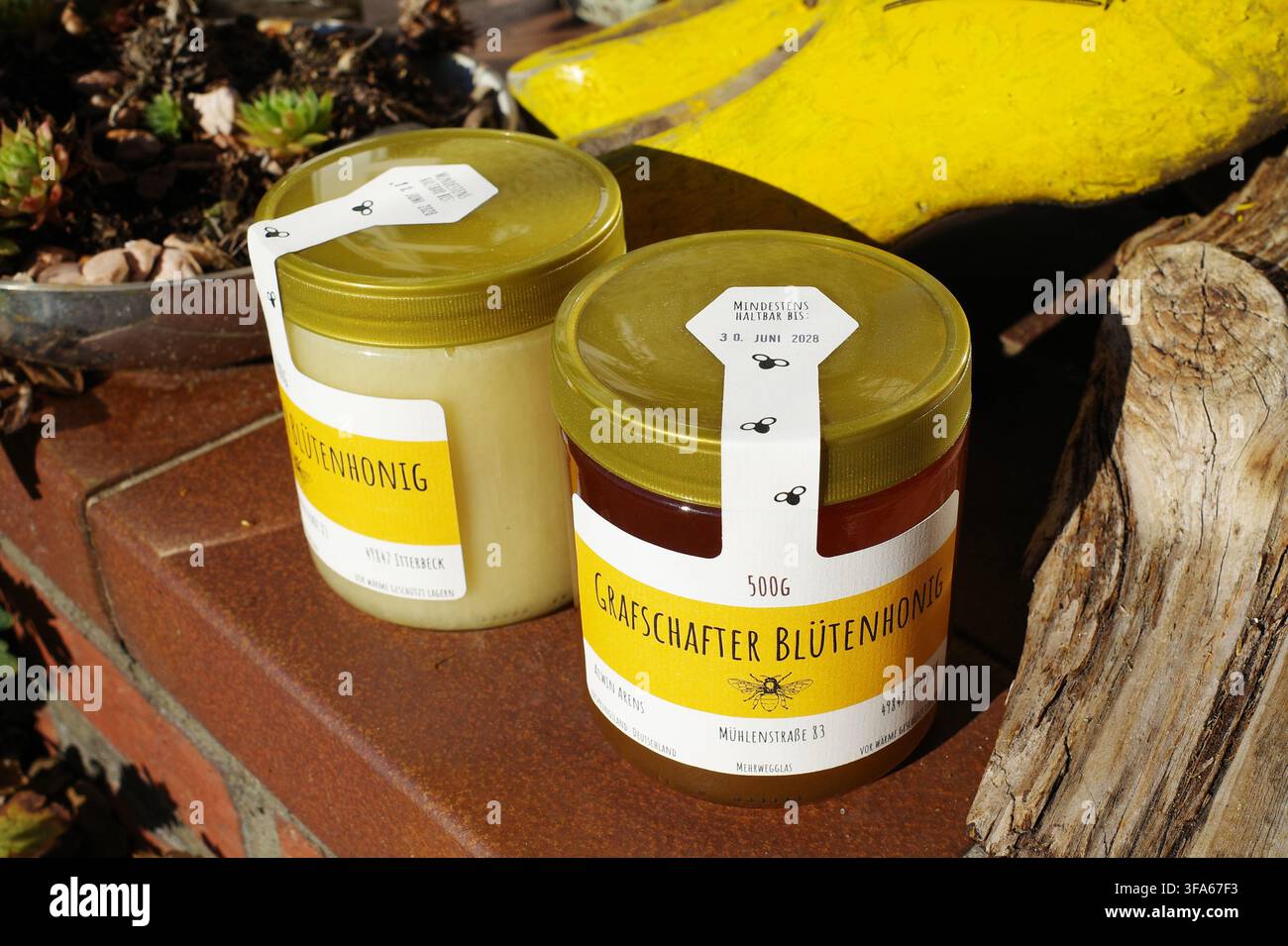 Itterbeck, Allemagne - 13 août 2026 Miel de Jarred, un apiculteur local. Naturellement, différents types de miel sont produits à différentes périodes de la saison Banque D'Images