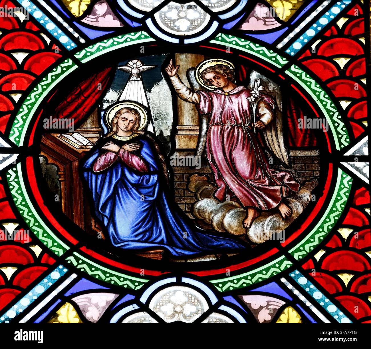L'Annonciation est l'Archange Gabriel annonçant à la Vierge Marie qu'elle concevra et portera Jésus, fils de Dieu. Albertville. France. Banque D'Images