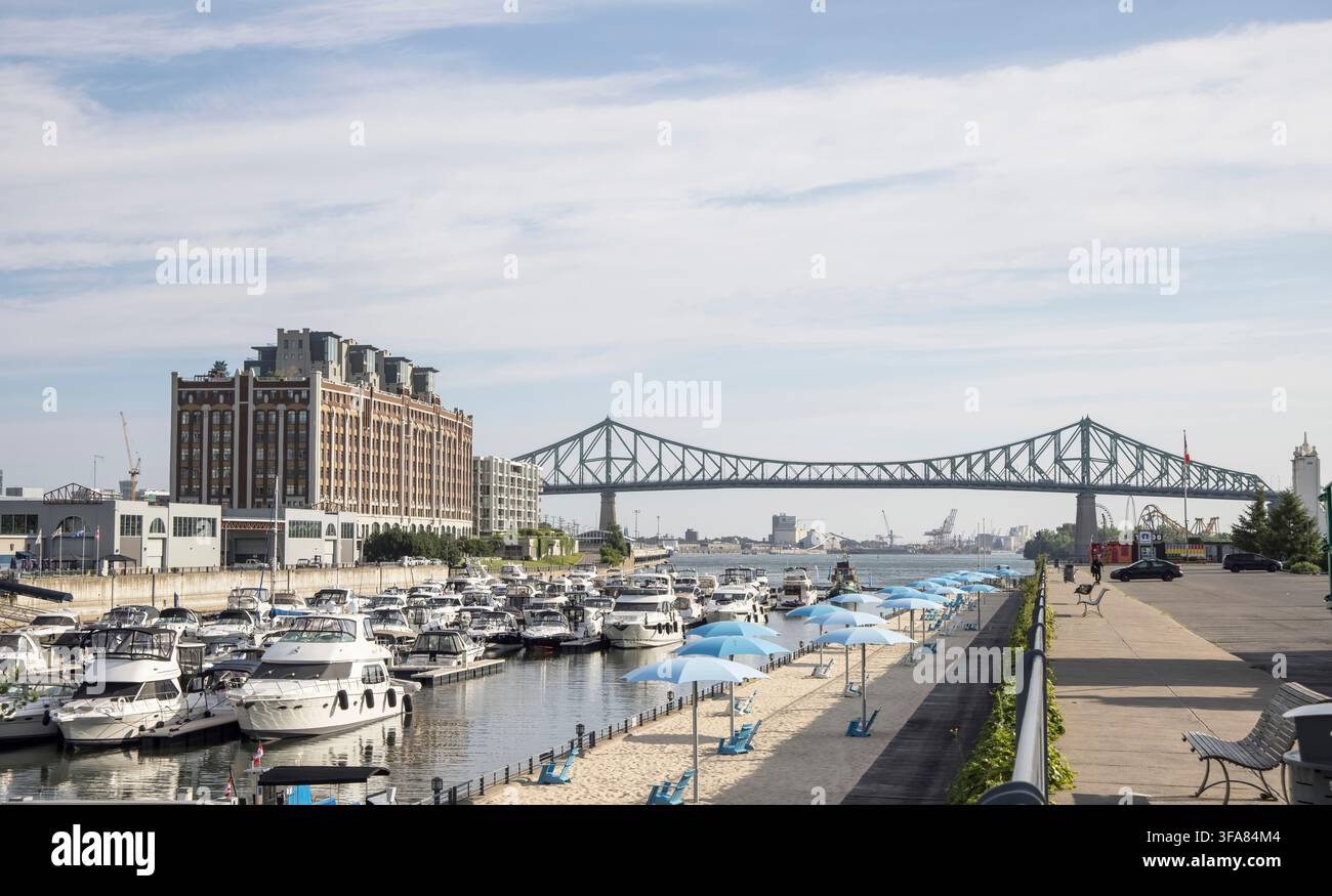 Bateaux amarrés dans le vieux port de Montréal, Québec, Canada Banque D'Images