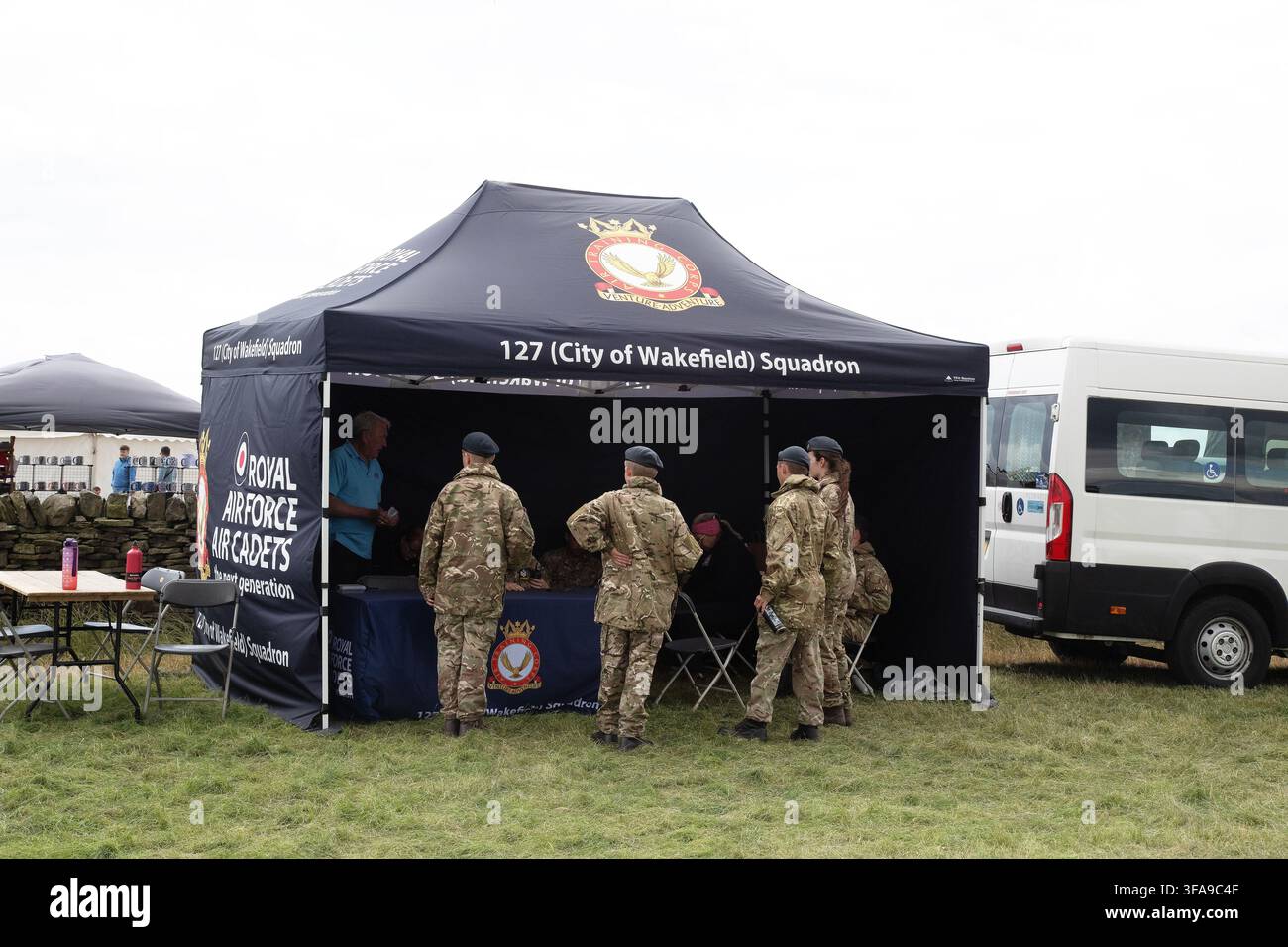 Cadets de la Royal Air Force, Ville de Wakefield, 127e escadron présents au salon agricole annuel d'Emley Banque D'Images