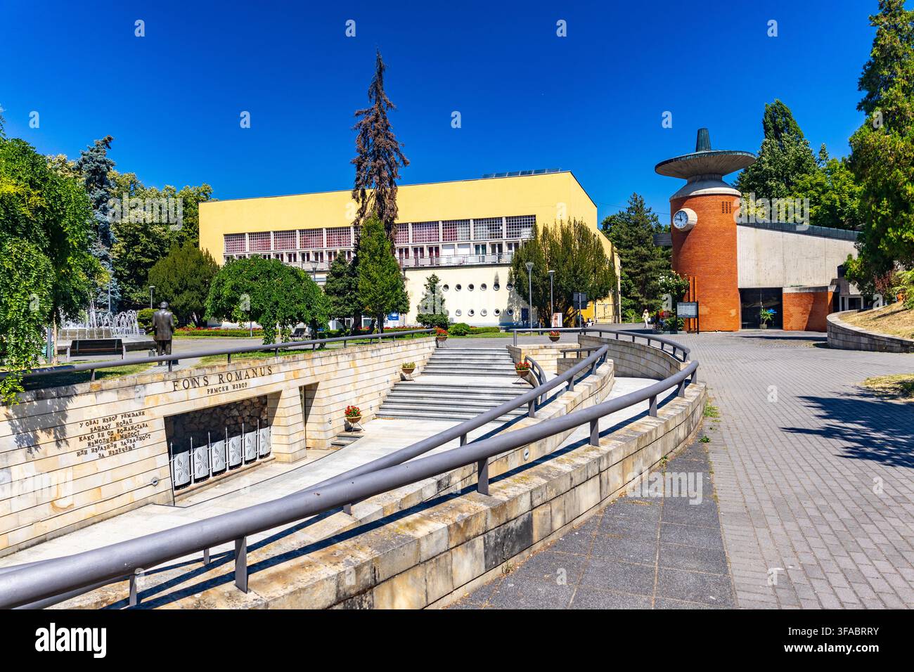 Vrnjacka Banja, Serbie - 15 août 2026 : Centre de traitement spa Merkur à Vrnjacka Banja, disposant de l'installation de spa thermal, une source d'eau minérale chaude Banque D'Images