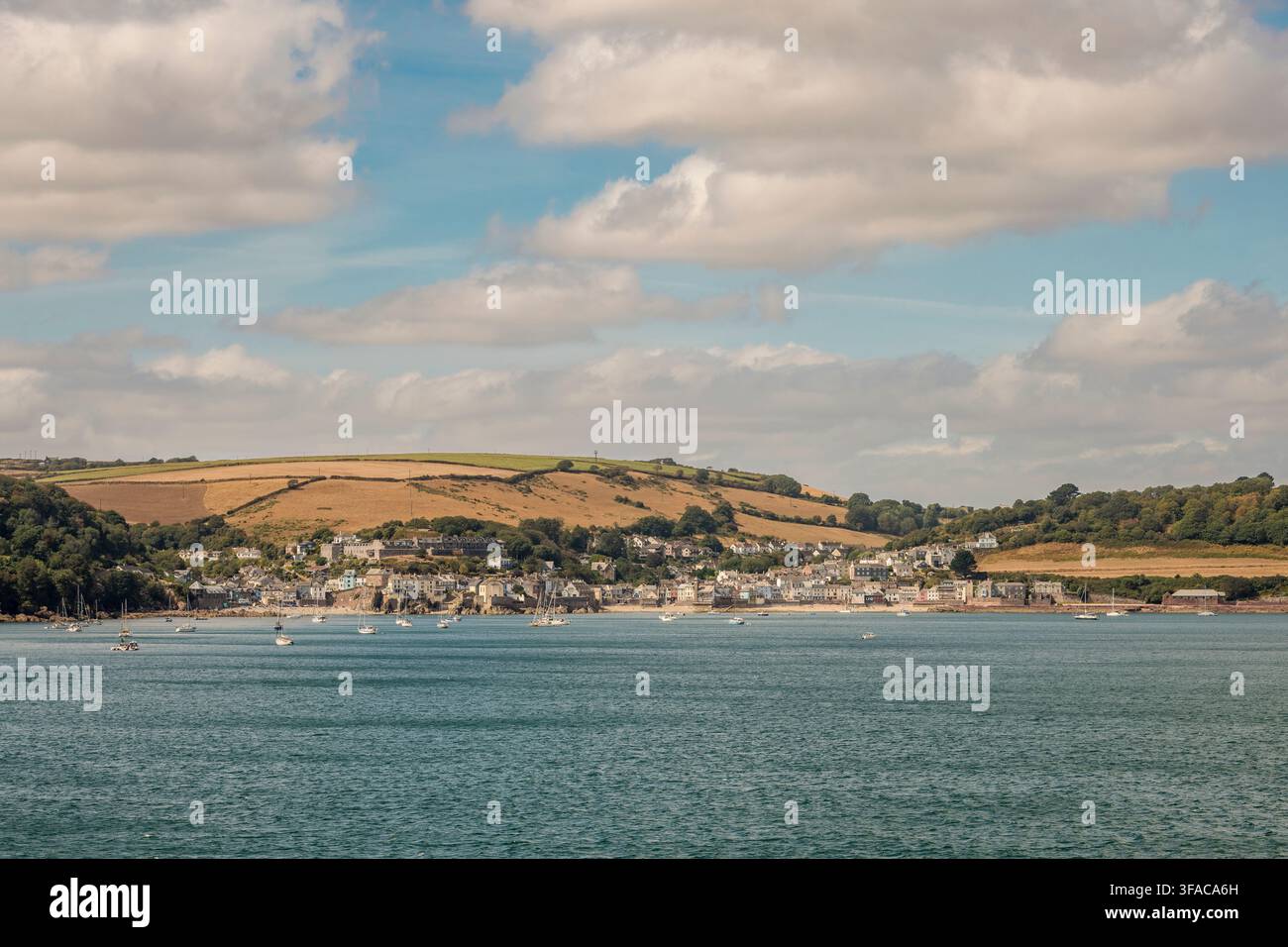 Les villages jumeaux de bord de mer de Cawsand (l) et Kingsand (r) sur la péninsule de Rame près de Plymouth, Cornouailles, Royaume-Uni Banque D'Images
