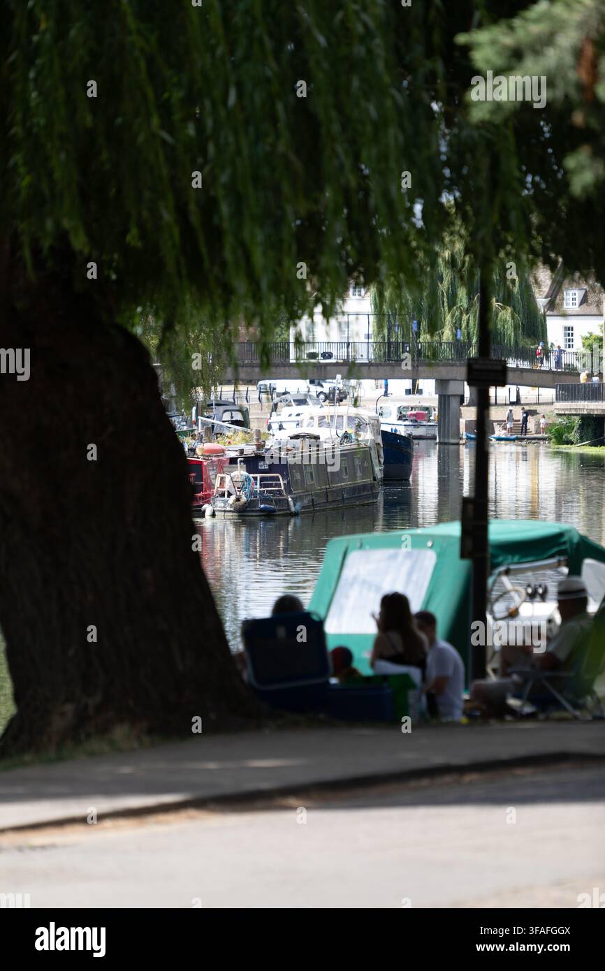 Profiter de la rivière Great Ouse à Ely pendant la canicule, Cambridgeshire, 2026 Banque D'Images