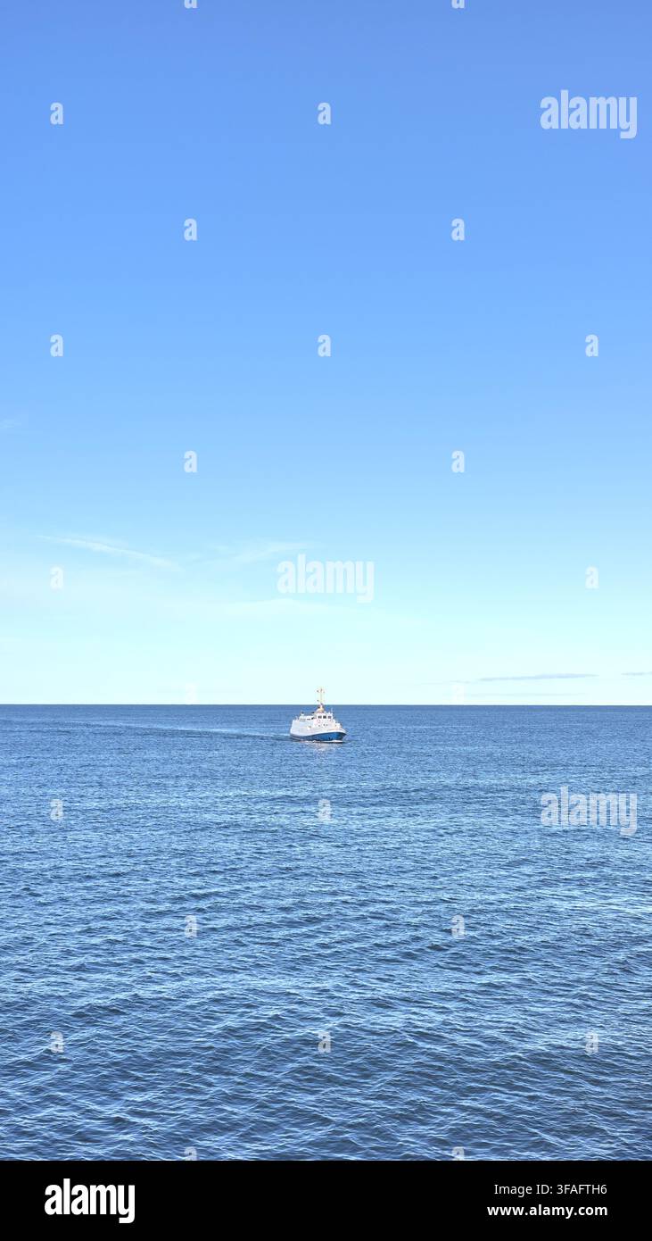 Un navire en mer, concept de voyage. Banque D'Images