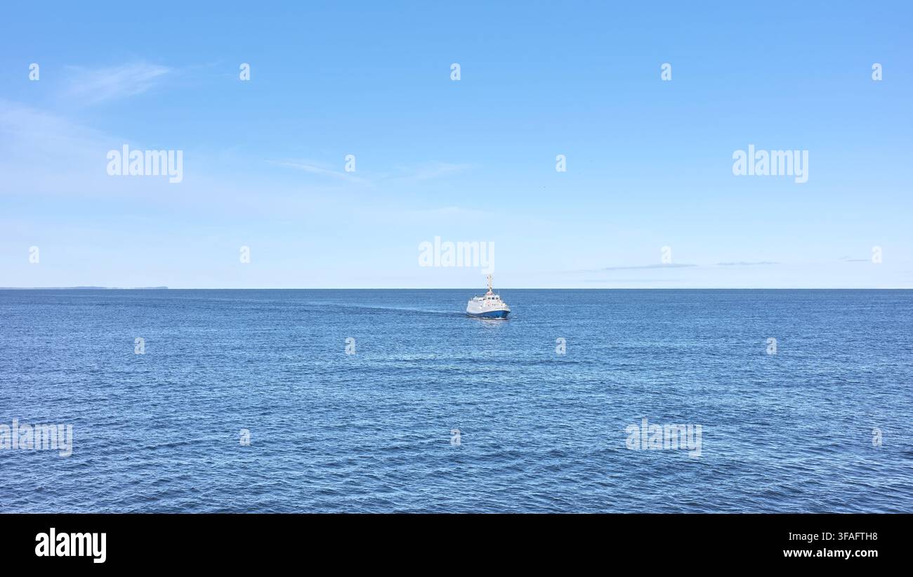 Un navire en mer, concept de voyage. Banque D'Images
