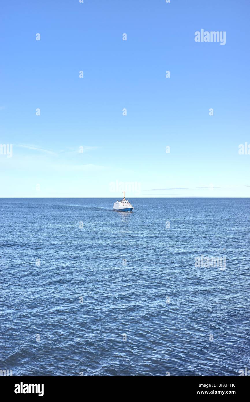 Un navire en mer, concept de voyage. Banque D'Images