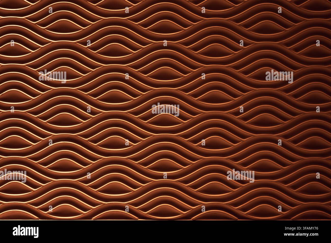 Texture murale à motif ondulé brun avec des lignes courbes rythmiques et un design décoratif. Banque D'Images