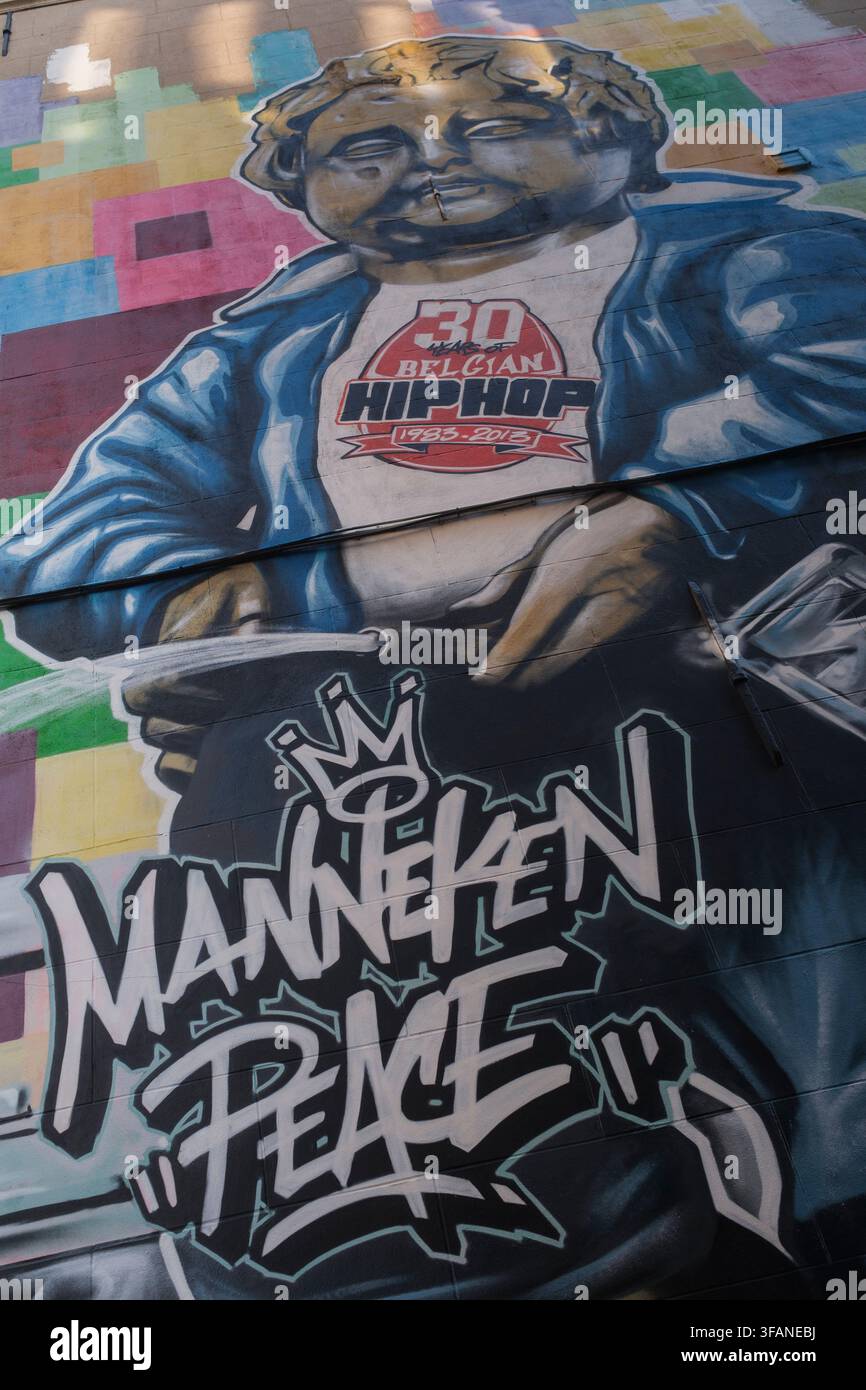 Peinture murale avec une représentation grand format du Manneken Pis et l'inscription 30 Years of Belgian Hip-Hop 1983C2013Ò Le motif relie le be Banque D'Images