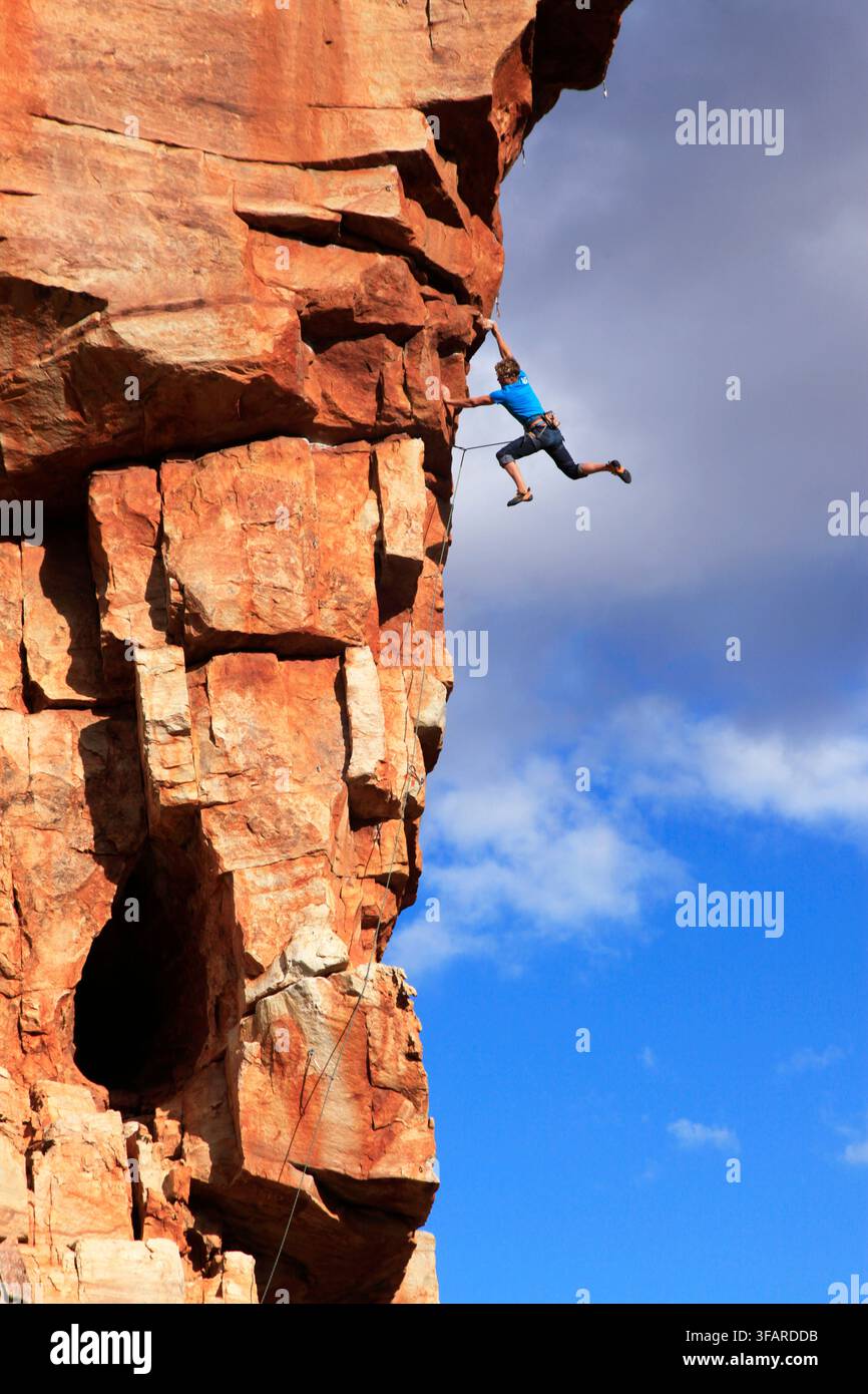 Alpiniste en action Cascade Boven, Afrique du Sud Banque D'Images