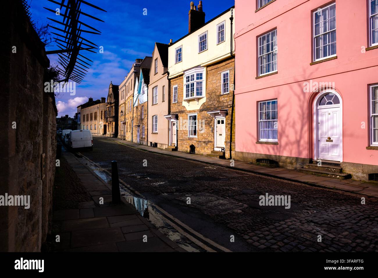 Maisons de ville colorées de l'époque sur une ruelle tranquille à Oxford Banque D'Images