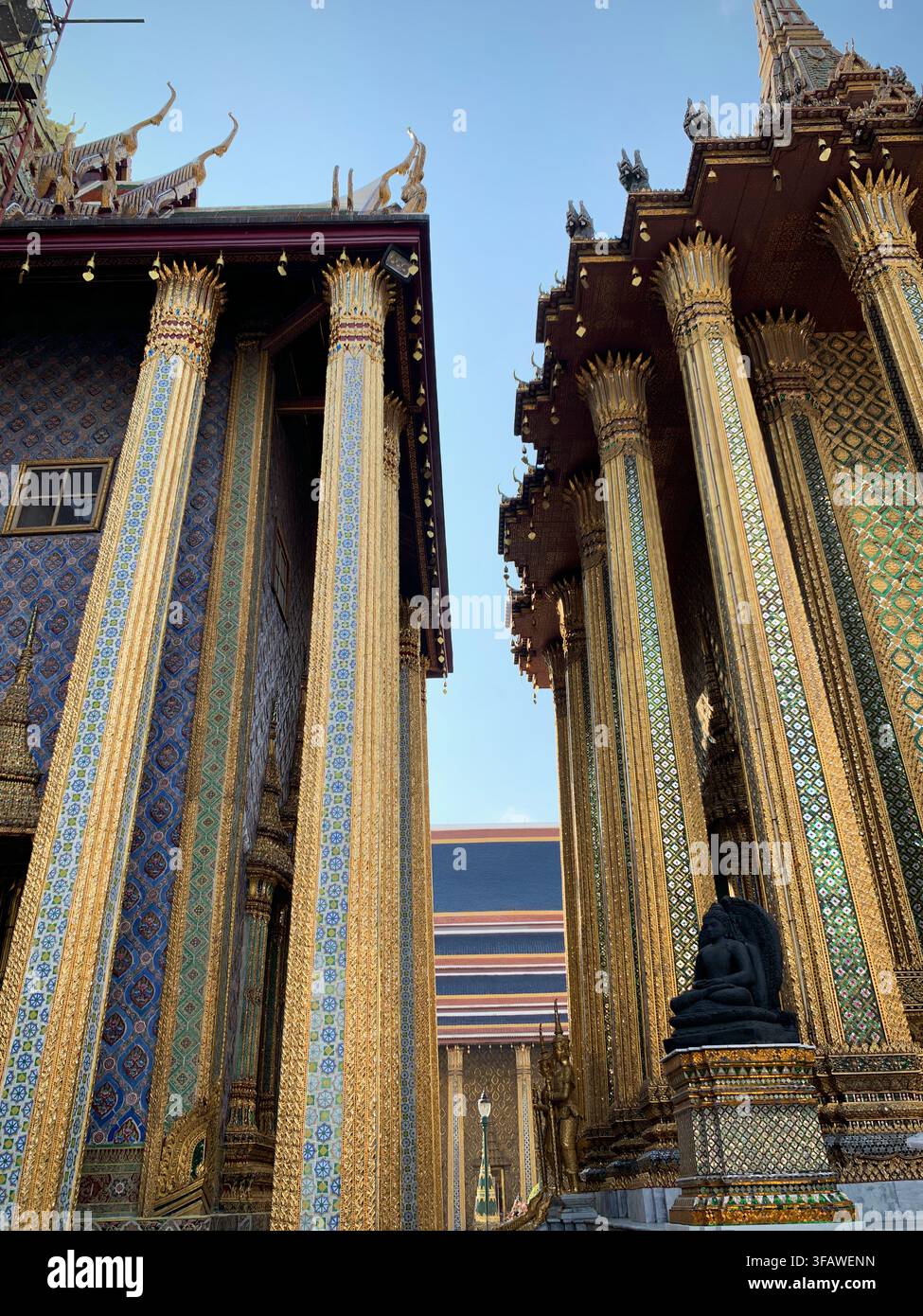 Deux bâtiments du palais côte à côte au Grand Palais (Bangkok, Thaïlande) Banque D'Images
