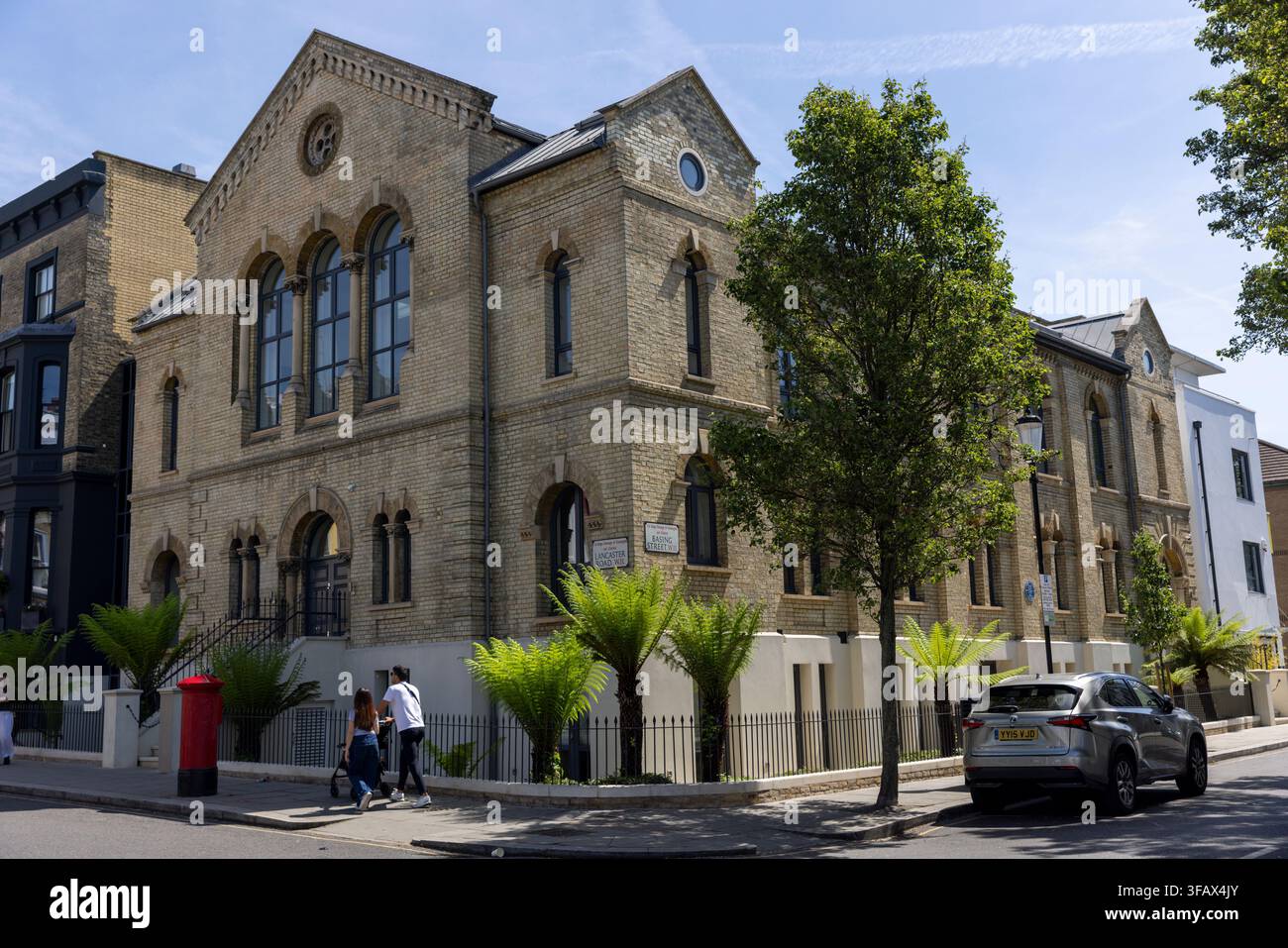 Londres, la capitale dynamique de l’Angleterre, mêle des sites emblématiques, une architecture historique, un héritage royal et une culture de classe mondiale le long de la Tamise, à l’écart Banque D'Images