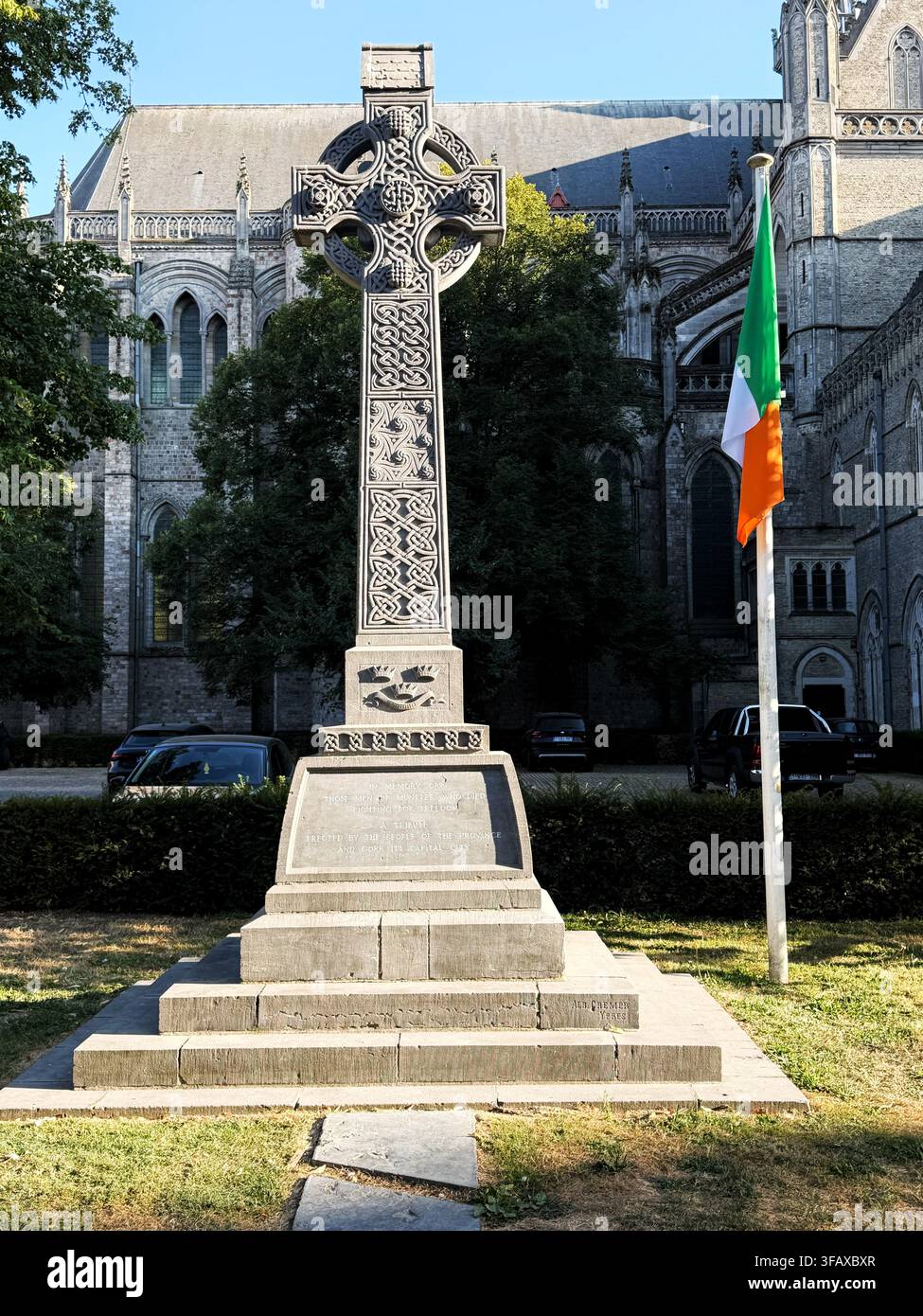 Croix celtique en mémoire des hommes de Munster morts pendant la Première Guerre mondiale à Ypres, en Belgique. - Image de stock capturée avec un smartphone