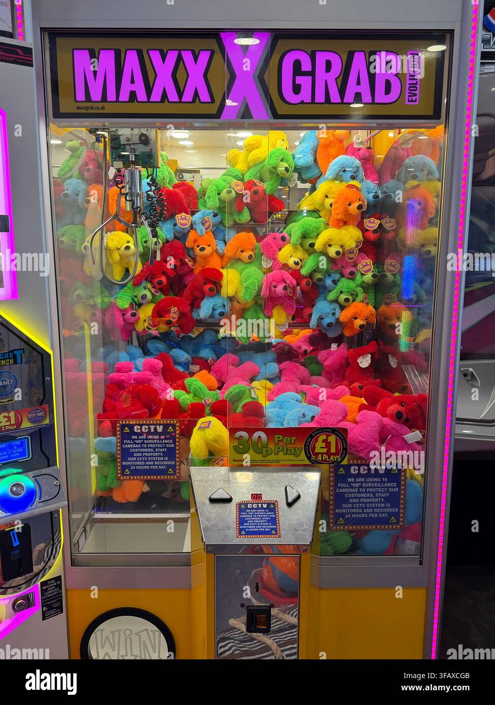 Machine à grappins Maxx, Nessa's Slots, Barry Island, South Wales, Royaume-Uni. - Image de stock capturée avec un smartphone