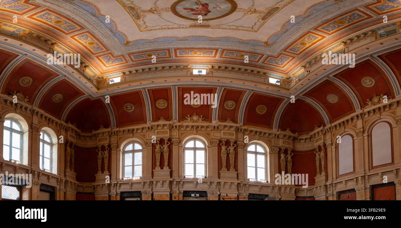 Athènes, Grèce - 4 avril 2026 : L'intérieur de l'ancien bâtiment de la bourse d'Athènes dans la rue Pesmazoglou Banque D'Images