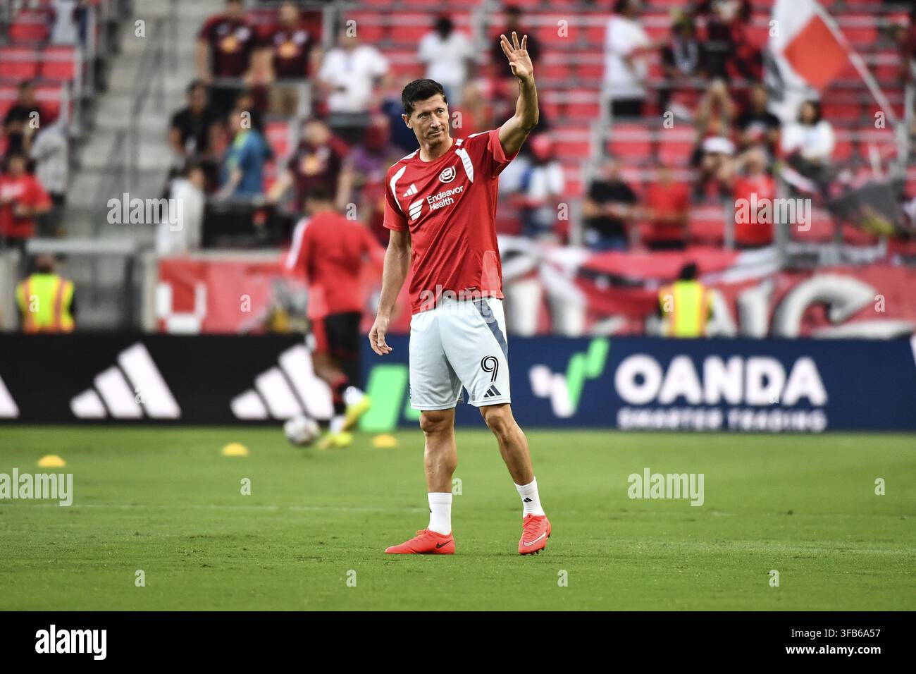 Harrison, États-Unis. 22 août 2026. Robert Lewandowski (Chicago Fire FC) entame les échauffements avant le match de Major League Soccer entre Red Bull New York et Chicago Fire FC au Sports Illustrated Stadium le 22 août 2026 à Harrison, NJ, États-Unis. Credit : SPP Sport Press Photo. /Alamy Live News Banque D'Images
