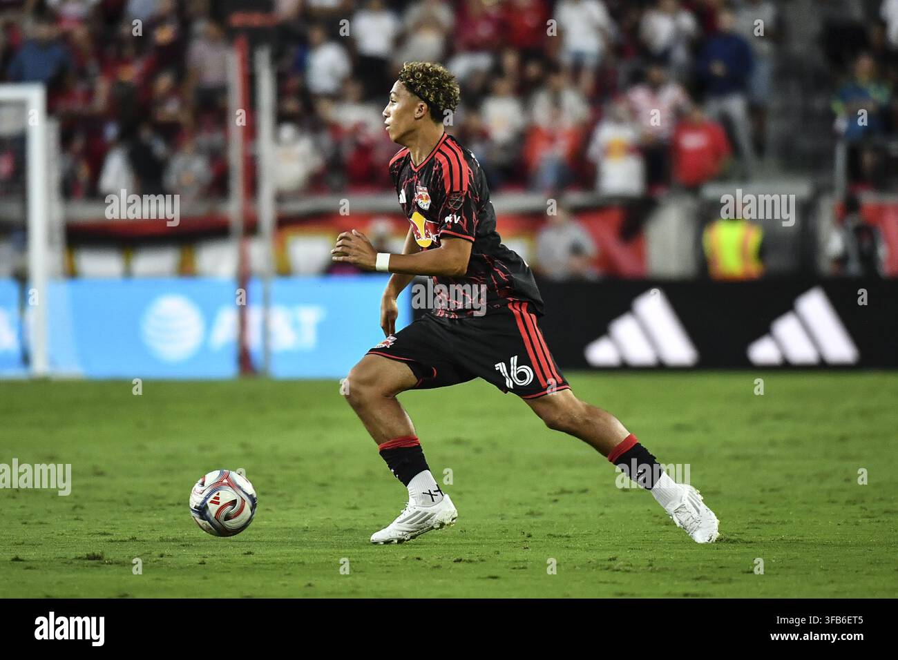 Harrison, États-Unis. 22 août 2026. Julian Hall (Red Bull New York) lors du match de Major League Soccer entre Red Bull New York et Chicago Fire FC au Sports Illustrated Stadium le 22 août 2026 à Harrison, NJ, États-Unis. Crédit : SPP Sport Press Photo. /Alamy Live News Banque D'Images