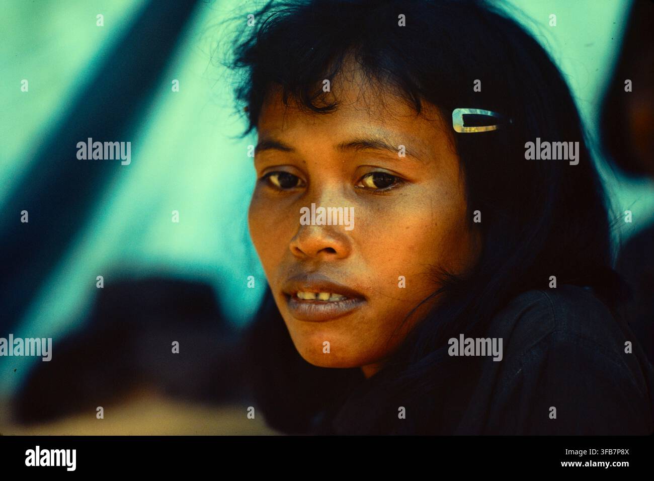 Juin 1980 ; une colonie des Khmers rouges près de Phnom Proek, à 30 km à l'intérieur du Cambodge depuis la frontière thaïlandaise. Banque D'Images