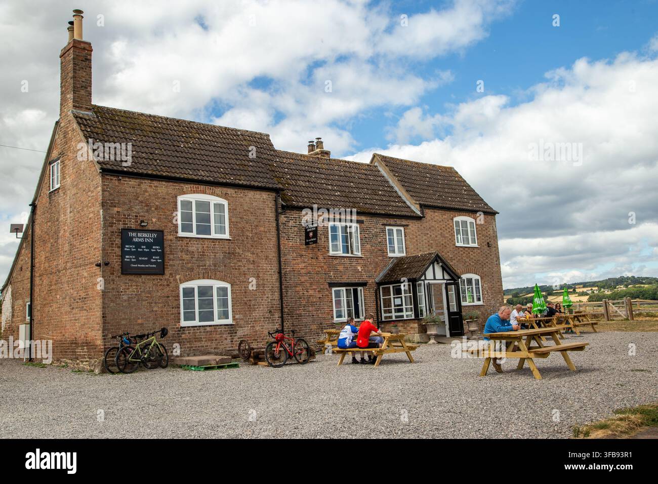 le pub historique Berkeley Arms, situé dans le village de Purton, Gloucestershire Banque D'Images