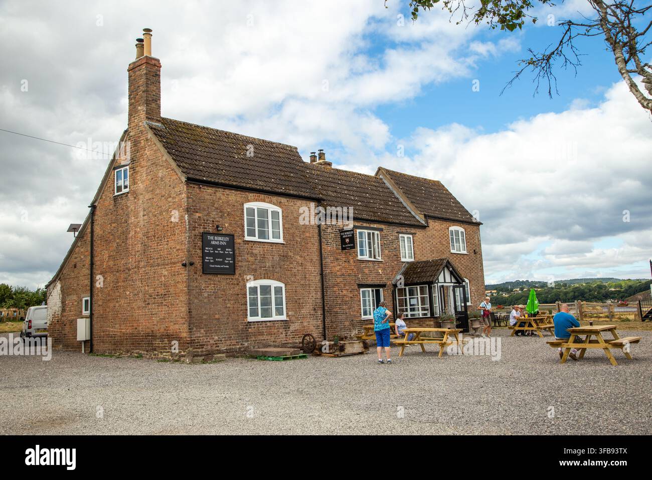 le pub historique Berkeley Arms, situé dans le village de Purton, Gloucestershire Banque D'Images