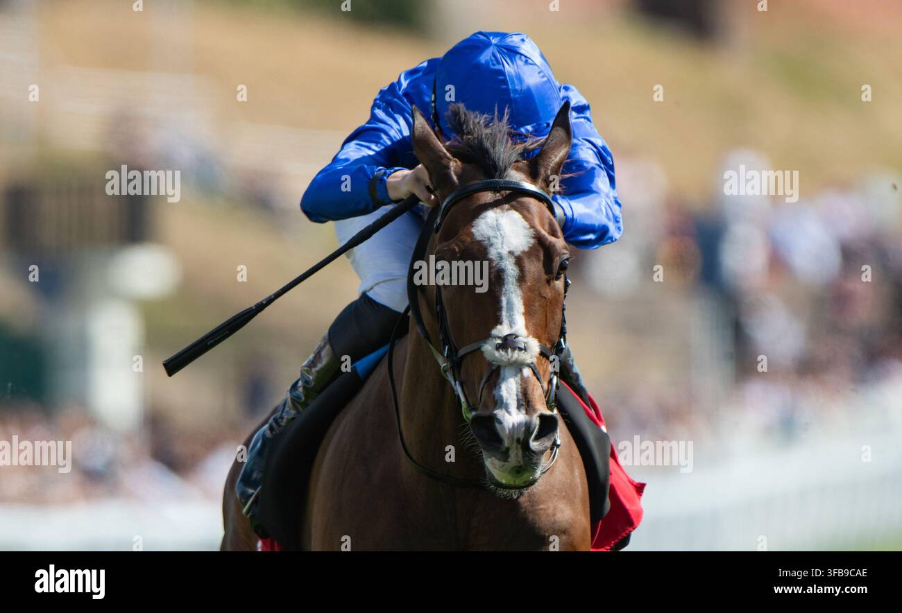 By The Book et le jockey Billy Loughnane vus arrivant deuxième dans le Virgin Bet Chester Stakes (Listed Race), 22/08/26. Crédits JTW Equine Images / Alamy. Banque D'Images