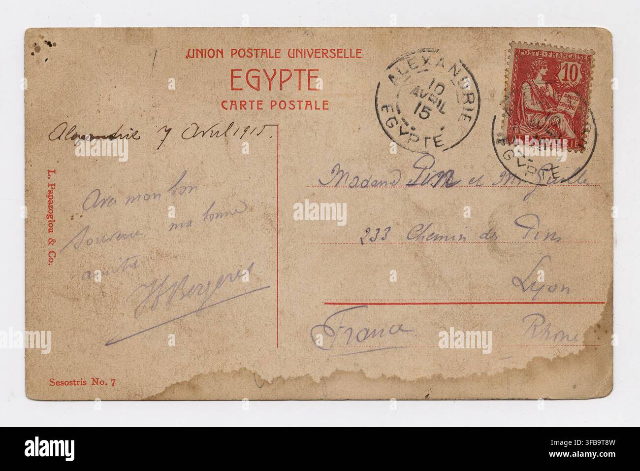 Une carte postale présentant le Palais de Rās Al-Tīn à Alexandrie, Égypte, adressée à la France et oblitée du 10 avril 1915, avec un message de Madame Pape et Mme Guelle à Lyon, France. Banque D'Images