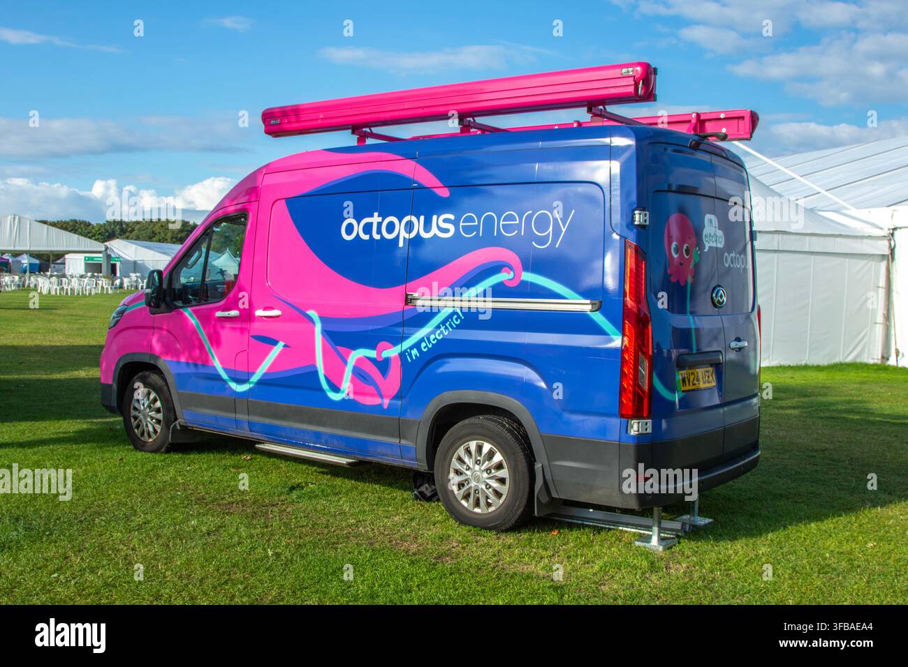 Octopus Energy Maxus E Deliver 9 204 Électrique 51,5 kWh Auto L3H2 LWB LCV Haut toit Panneau Van Électricité 150 kW, moteur d'exploitation urbain à émissions nulles. Banque D'Images