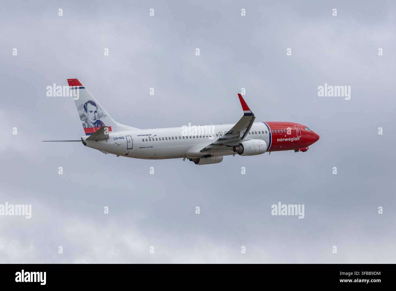 Boeing 737 norvégien décollant de l'aéroport d'Helsinki en Finlande Banque D'Images