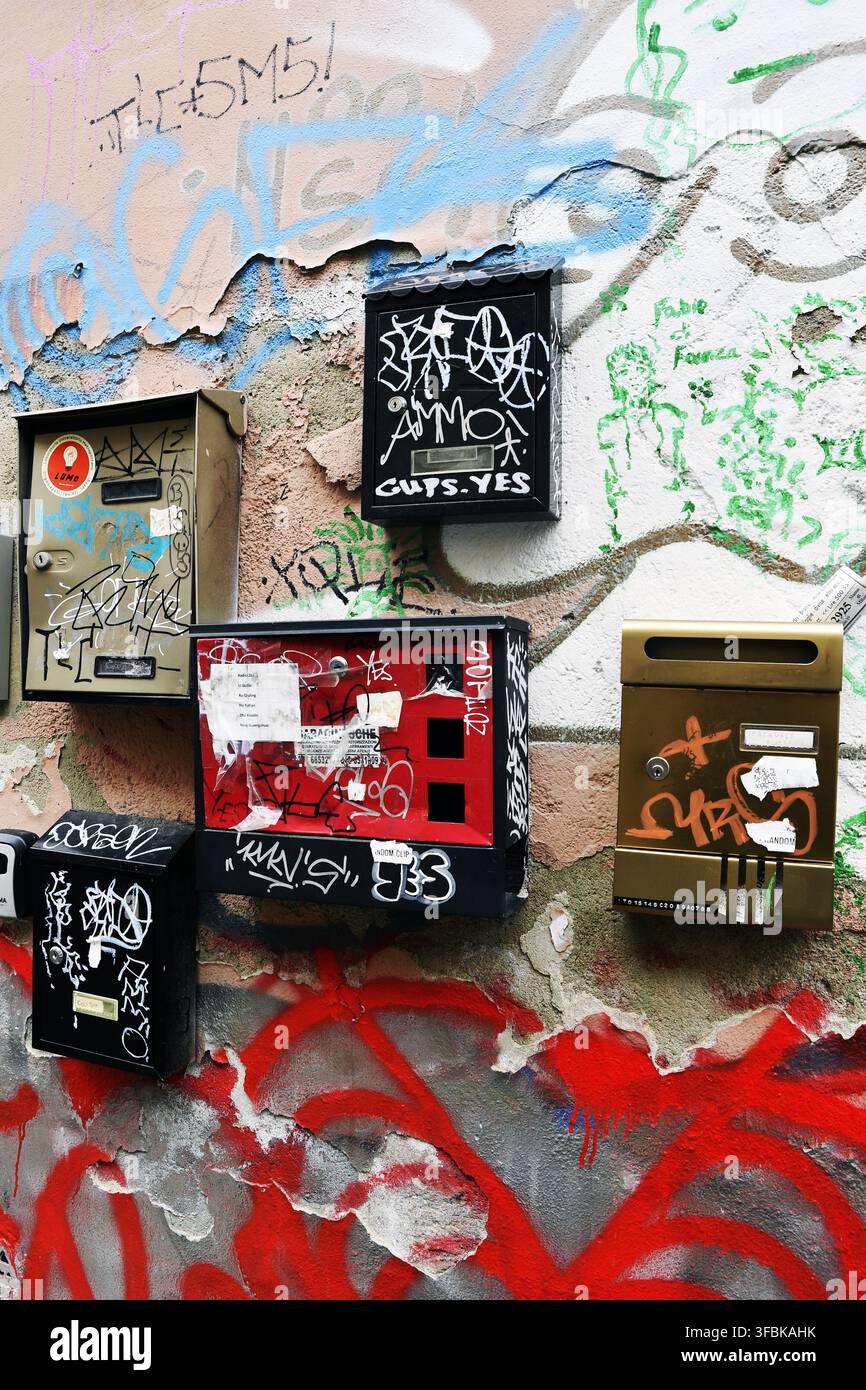 Peintures et tags d'art de rue Milan - Italie Banque D'Images