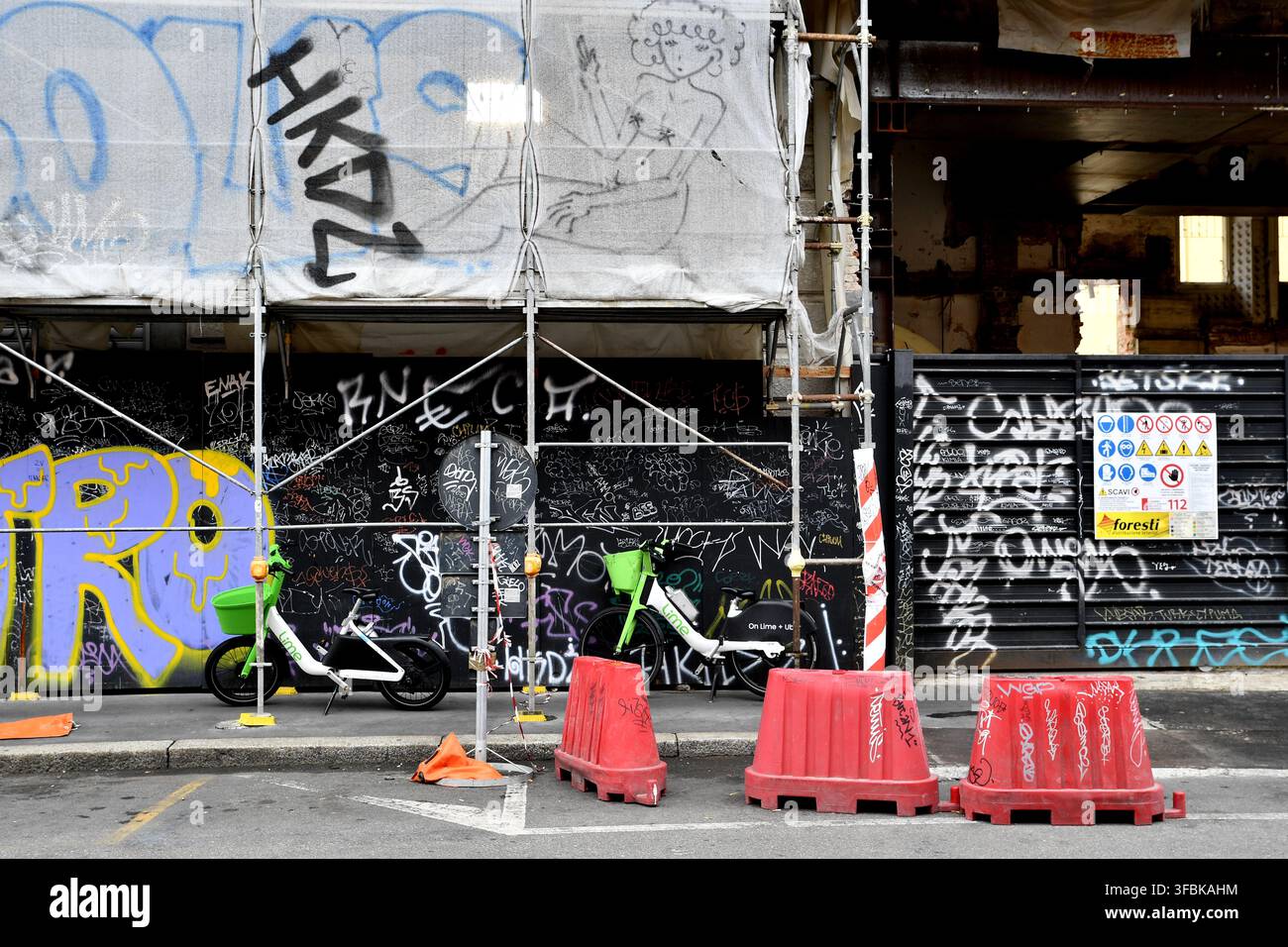Peintures et tags d'art de rue Milan - Italie Banque D'Images