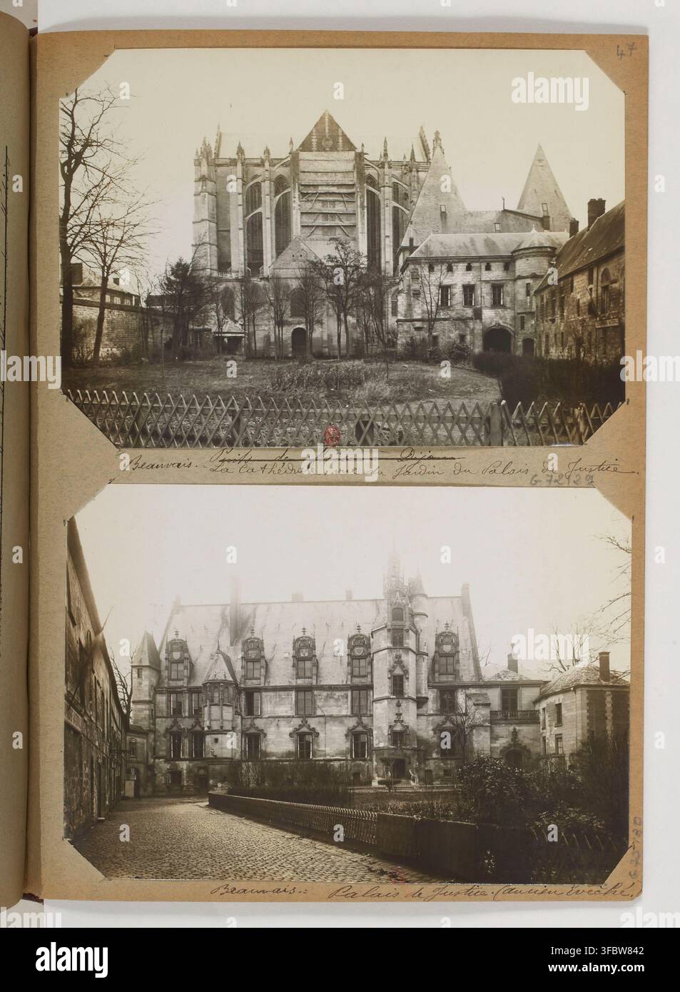 Une photographie de la fin du XIXe siècle montrant deux vues de la cathédrale et de ses environs à Beauvais, avec le jardin du Palais de Justice, faisant partie d'une collection intitulée Recueil, comprenant la Bourgogne, les environs de Paris et les musées parisiens, prise entre 1894 et 1898. Banque D'Images