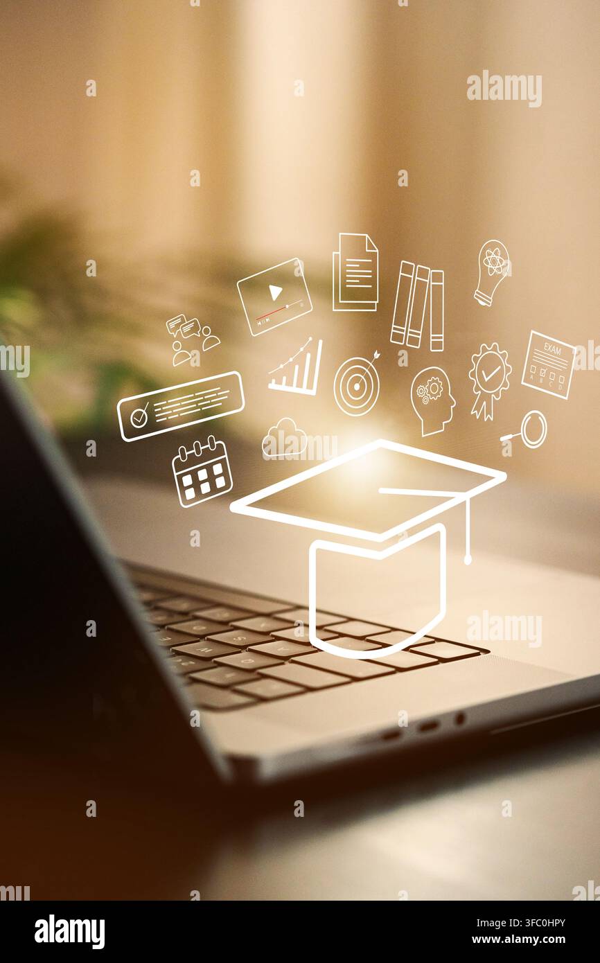 E-learning avec un ordinateur portable affichant un chapeau de diplôme et des icônes d'éducation dans un espace de travail Banque D'Images