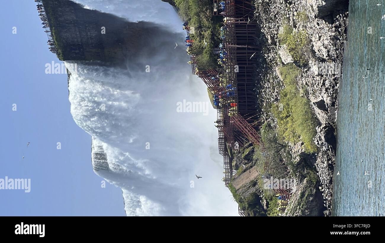 American Falls et Bridal Veil Falls, qui font partie des chutes du Niagara, entre les États-Unis et le Canada Banque D'Images