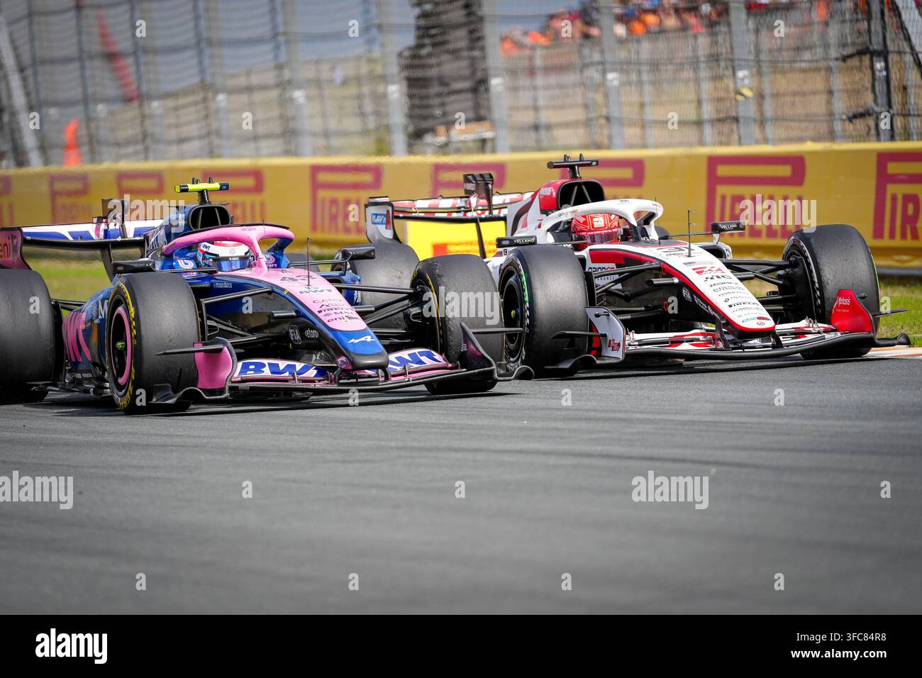 Zandvoort, Pays-Bas, 23 août 2026, Esteban Ocon et Franco Colapinto lors de la course du Grand Prix des Pays-Bas, Copyright Antonio Spina Banque D'Images