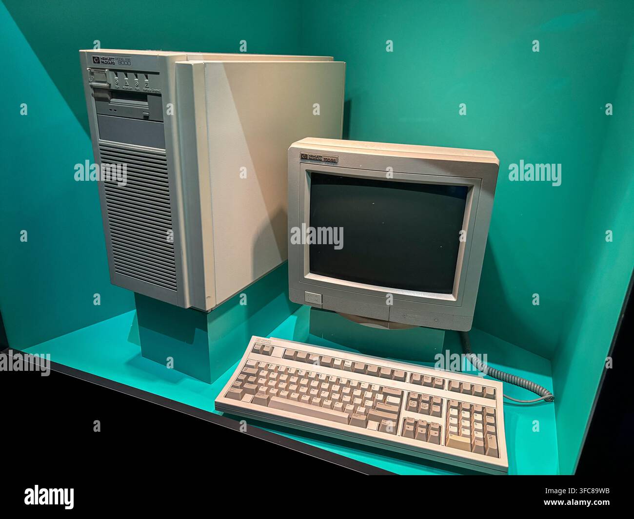 Une station de travail Hewlett-Packard exposée dans la section sur l'espionnage informatique. Washington, District of Columbia, États-Unis, 12 août 2026. Banque D'Images