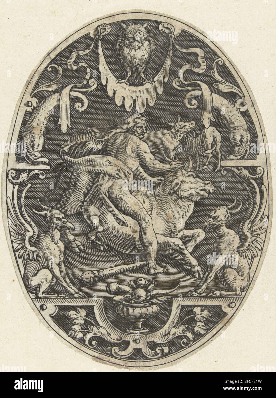 Ornements d'acanthe (ancien titre), Hercule capturant le taureau de Crète, Décorations de surface ovales avec les exploits d'Hercule en grotesques, estampe, estampe ornementale, Une des 9 planches d'une série de 12. Une chouette est située dans le cadre en haut au centre. Fond hachuré., graveur : Gerard de Jode, d'après un dessin de Marcus Gheeraerts (I), Pays-Bas (peut-être), 1519 - 1591, papier, gravure, hauteur 114 mm x largeur 85 mm, 384., Une gravure ovale montrant une scène centrale d'une figure masculine partiellement drapée montée sur un grand taureau allongé, les deux rendus avec des hachures croisées fines et des lignes fluides ; la Banque D'Images