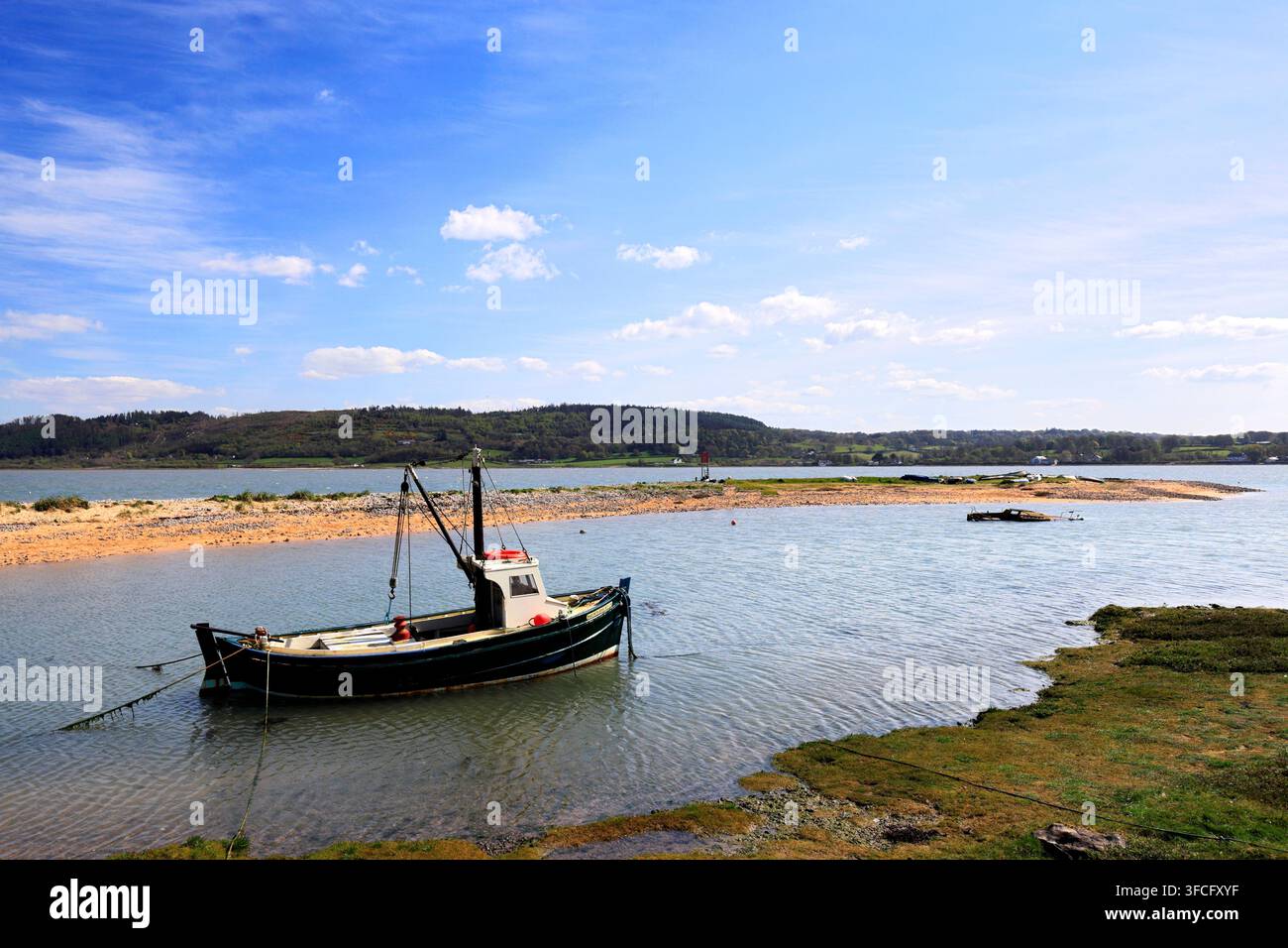 Bateau de pêche à Red Wharf Bay, village de Pentraeth, île d’Anglesey, Pays de Galles, Royaume-Uni Banque D'Images