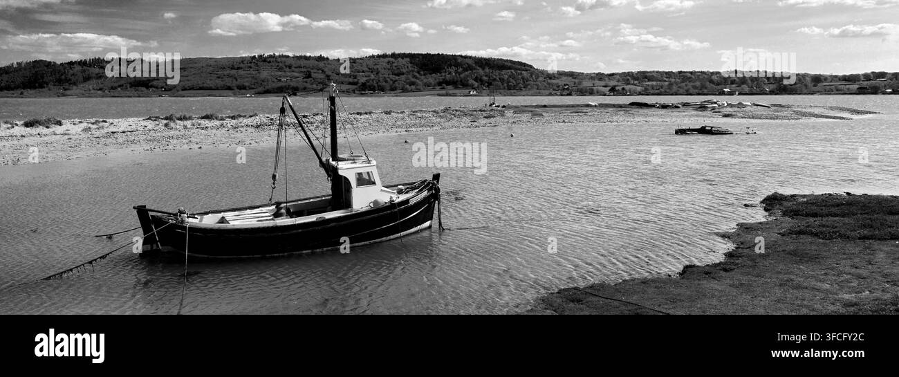 Bateau de pêche à Red Wharf Bay, village de Pentraeth, île d’Anglesey, Pays de Galles, Royaume-Uni Banque D'Images