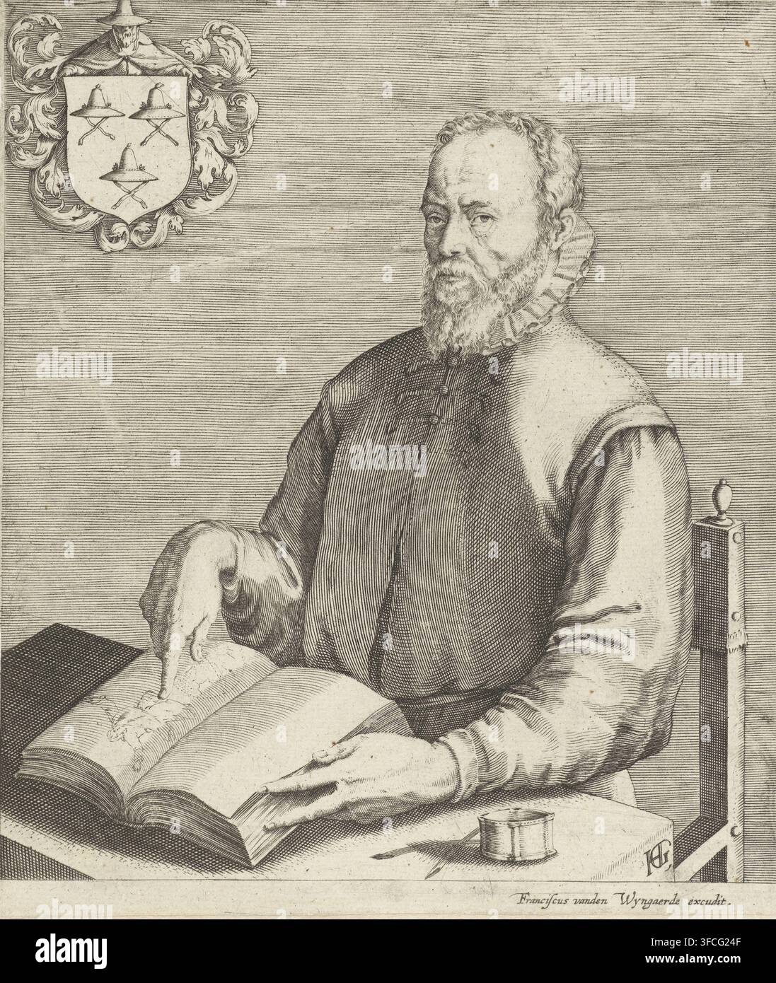 Portrait de Gerard de Jode, gravure, Portrait d'un homme, mi-long, assis à une table, pointant dans un livre. Un blason en haut à gauche., graveur, d'après un dessin de, éditeur, Anvers, Pays-Bas, papier, gravure, hauteur 174 mm x largeur 150 mm, Person, Gerard de Jode, personnes historiques., Une gravure finement détaillée d'un homme barbu assis portant un col à volants et un vêtement sombre boutonné, sa main droite pointant vers un livre ouvert sur une table tandis que sa main gauche repose sur une autre page ; la scène montre le dossier sculpté d'une chaise à ses côtés, un petit récipient cylindrique et une plume sur le Banque D'Images
