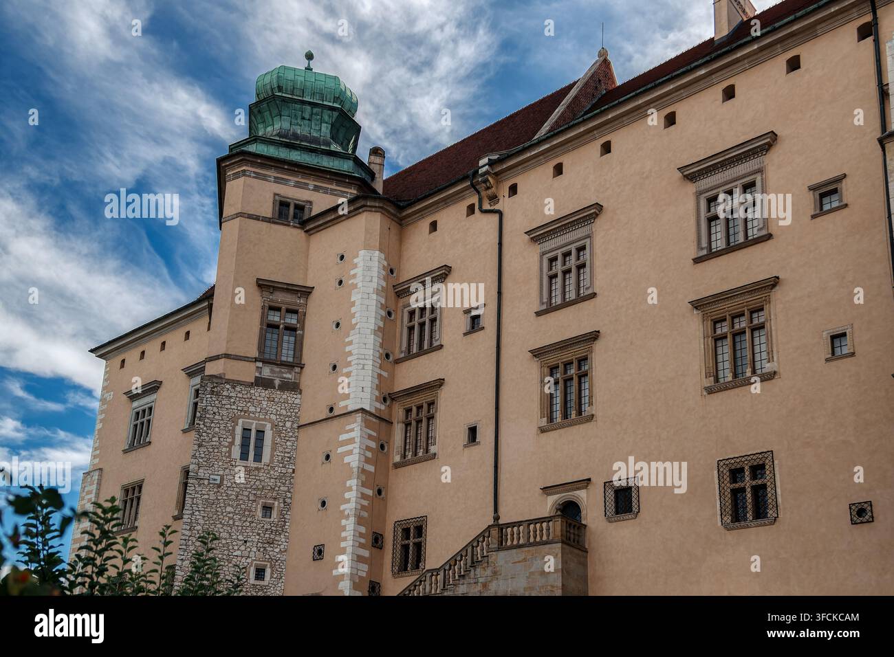 Façade et tour historiques du château royal du Wawel à Cracovie, Pologne Banque D'Images