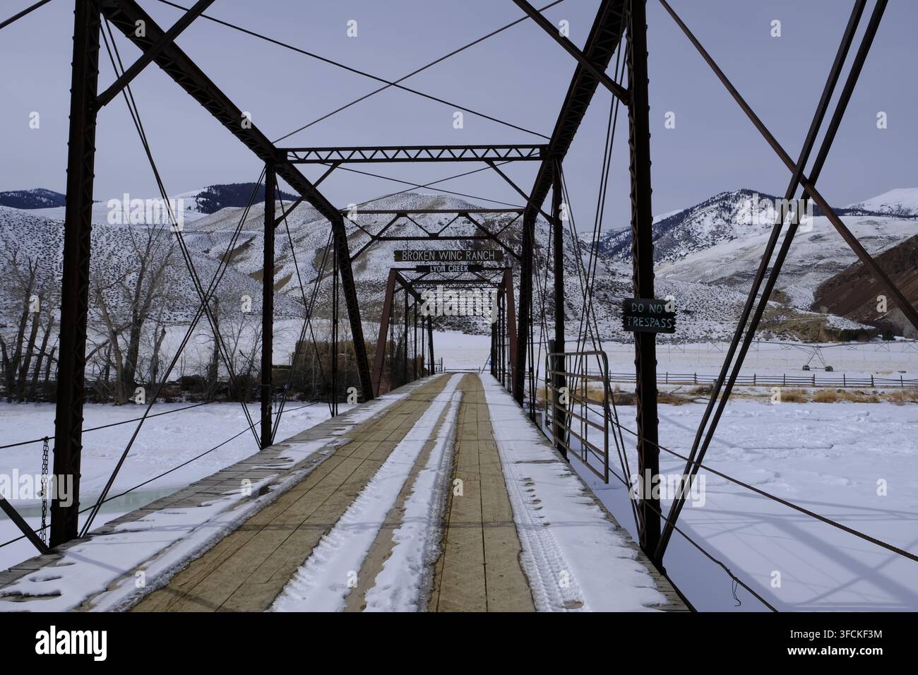 Pont sur la rivière Salmon gelée Banque D'Images