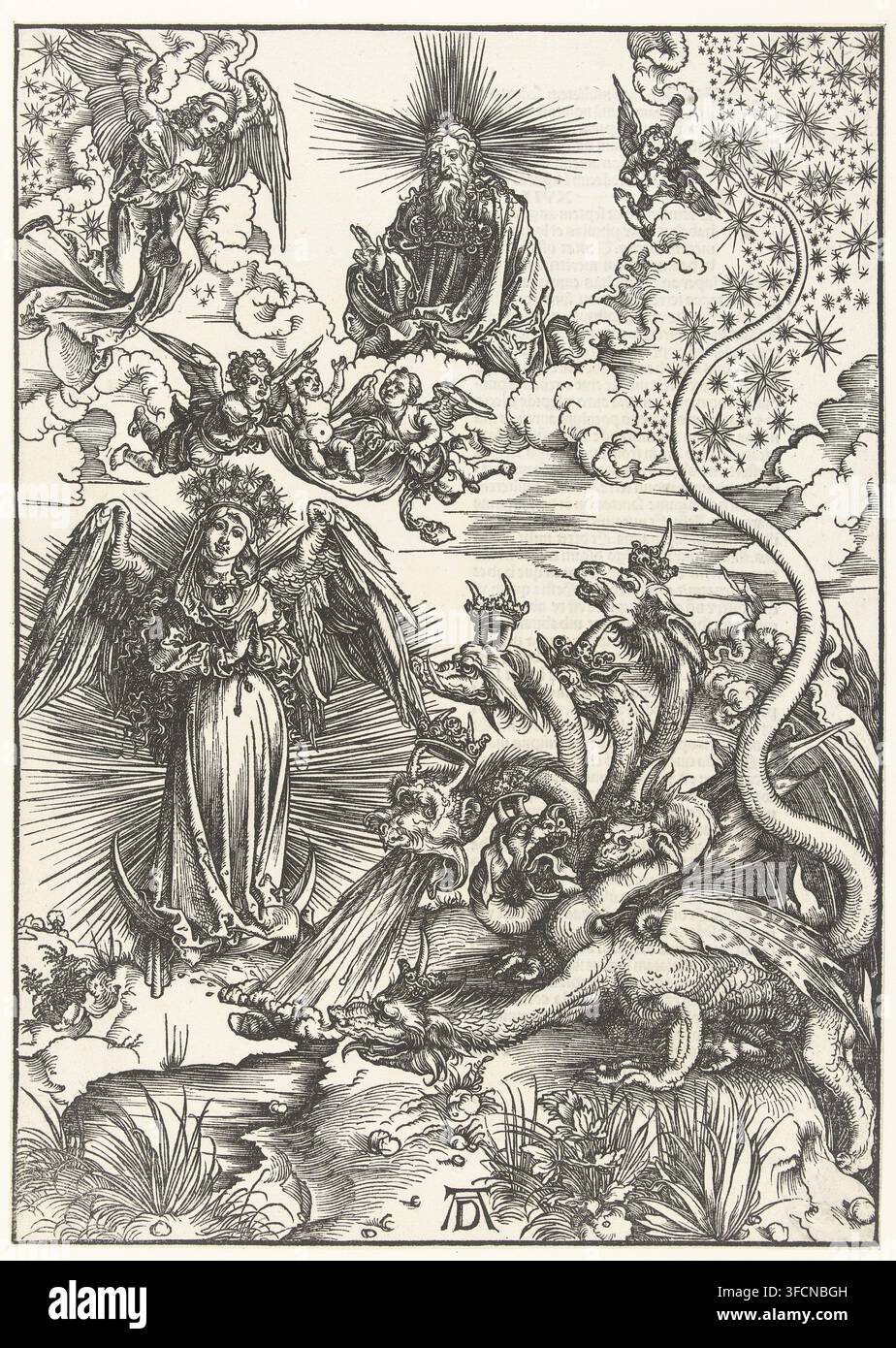 La Femme Apocalyptique et le Dragon à sept têtes, gravure, Une femme ailée, entourée d’un halo, debout sur une lune croissante et portant une couronne d’étoiles sur sa tête, est menacée par un dragon à sept têtes. Des anges portent son bébé en sécurité vers Dieu au ciel. Au verso, une colonne de texte biblique latin en écriture gothique., graveur : Albrecht Dürer, Nuremberg, 1497, 1511, Bavière, papier, gravure sur bois, impression typographique, gravure sur bois et impression de livres, hauteur 392 mm x largeur 279 mm, une femme enceinte, vêtue du soleil et debout sur la lune, apparaît, elle est menacée par un dragon rouge avec une longue Banque D'Images