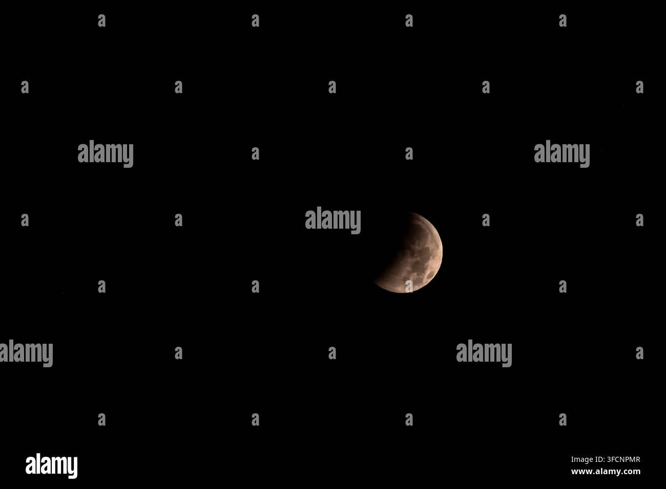 L'éclipse lunaire du 28 août 2026, telle qu'elle est vue depuis Livourne, Italie Banque D'Images