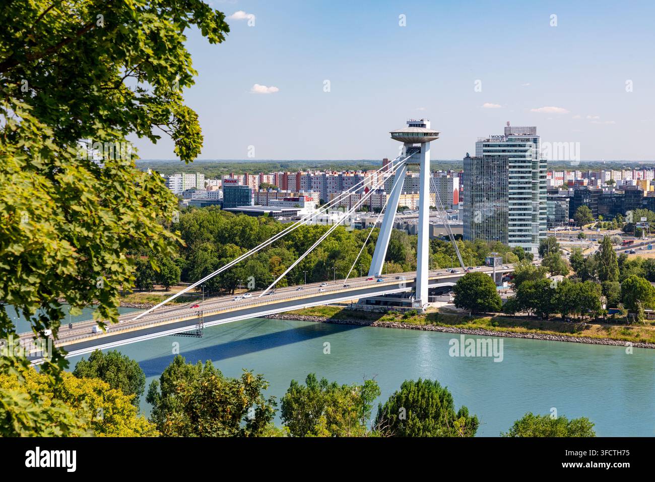 Plate-forme d'observation des OVNIs - offre des vues panoramiques sur le fleuve Danube et Bratislava, Slovaquie Banque D'Images