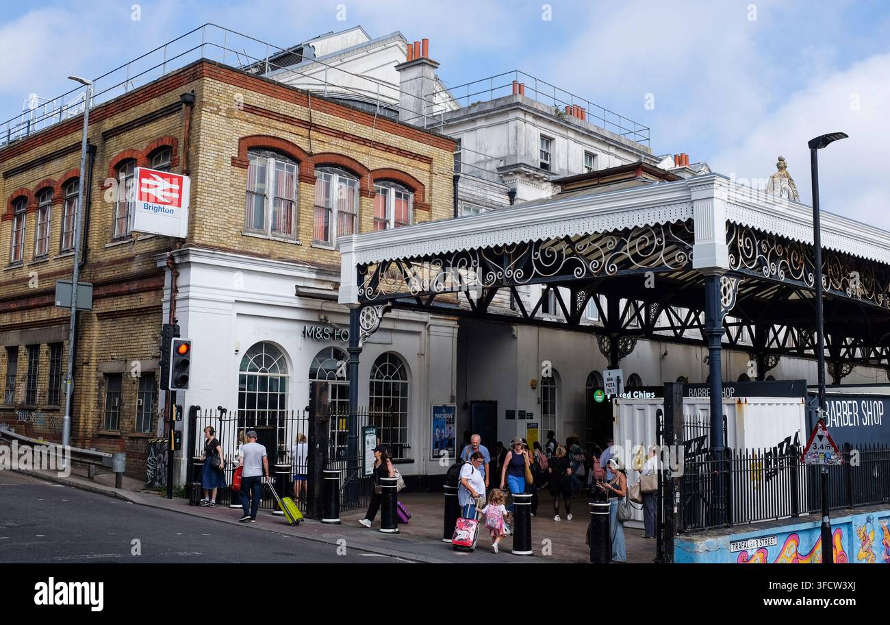 Brighton Street Views UK 2026 - Entrée latérale de la gare de Brighton Banque D'Images