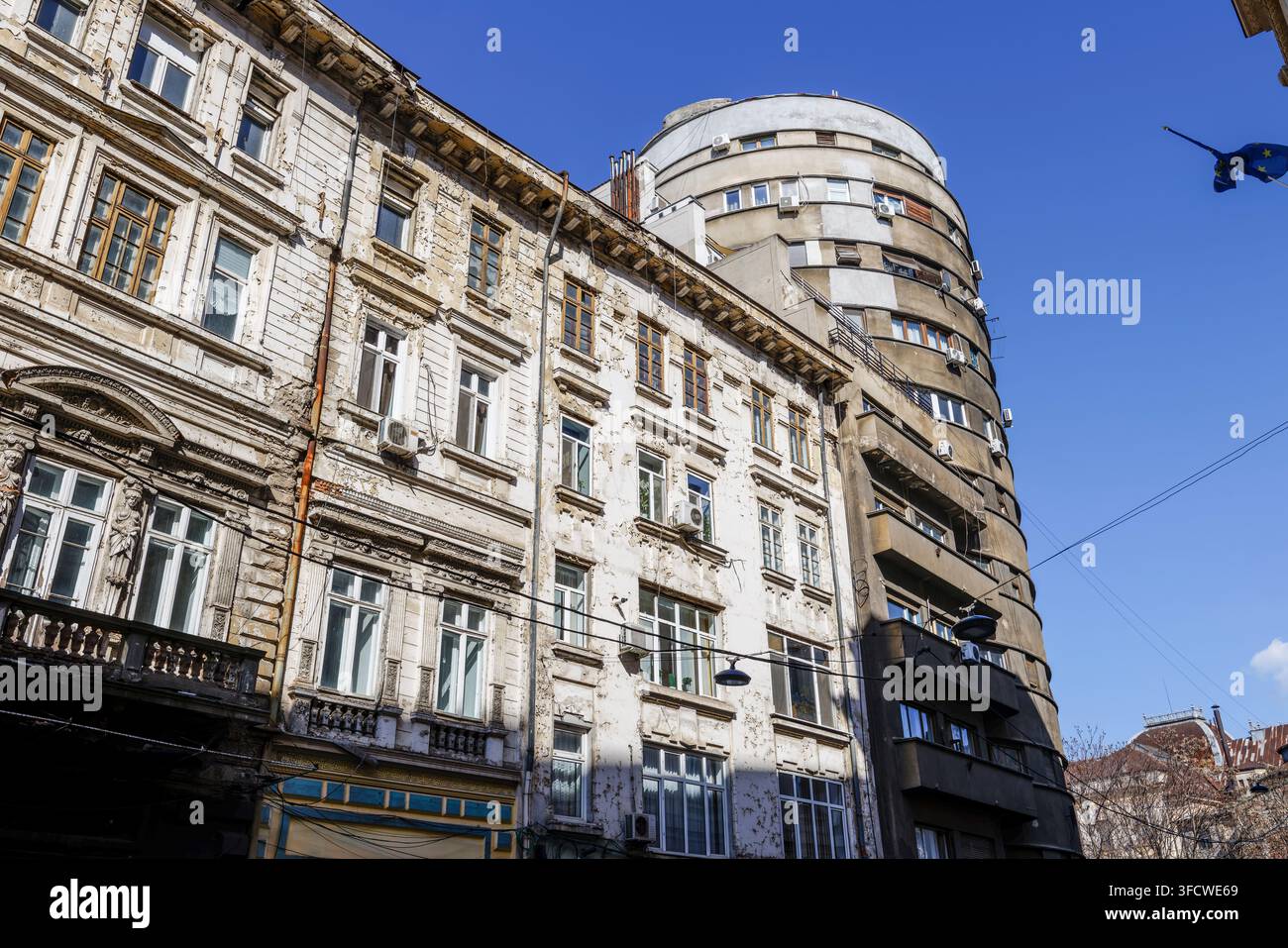 Bâtiment Tehnoimport (r) - modernisme de l'entre-deux-guerres (style international et style art déco-streamline moderne) 1935. Précédemment appelé Adriatica. Bucarest Banque D'Images