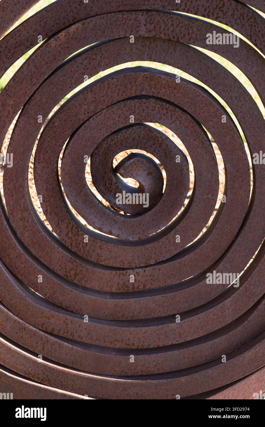 Métal rouillé en spirale serrée - élément de conception Banque D'Images